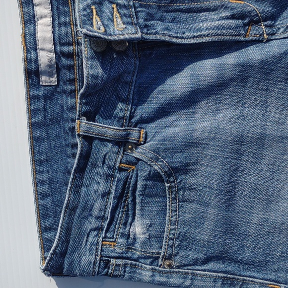 🌜OLD NAVY Mid-Rise Distressed Shorts in Medium Dark Wash - Picture 7 of 16